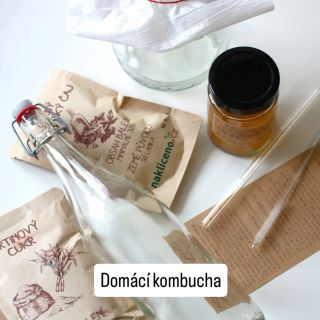 Co všechno obsahuje náš kombucha kit? 🥄skleničku se startovací kulturou 🥄velkou sklenici na kvašení 🥄láhev s patentním...